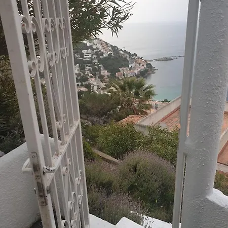 Casita En Con Vistas Impresionantes Del Mar Y La Montana * Roses