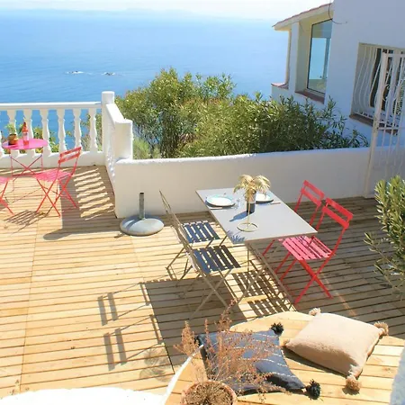 Casita En Con Vistas Impresionantes Del Mar Y La Montana * Roses