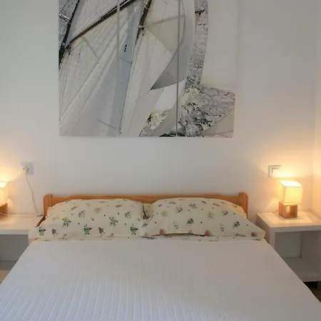 Holiday home Casita En Con Vistas Impresionantes Del Mar Y La Montana Roses