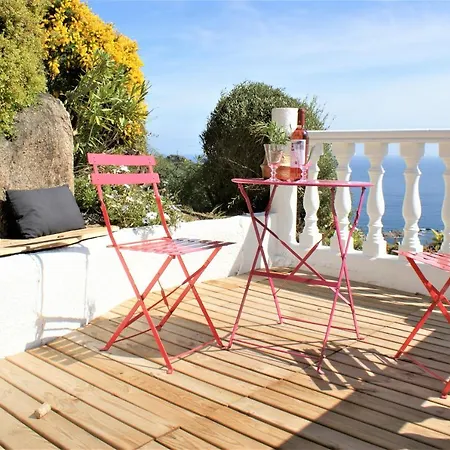 Casita En Con Vistas Impresionantes Del Mar Y La Montana